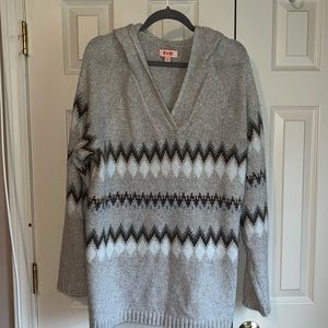 Evri light grey ptint sweater with metallic specks. Size 1X